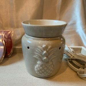 Sentsy Welcome Beige Cream Pineapple wax warmer
